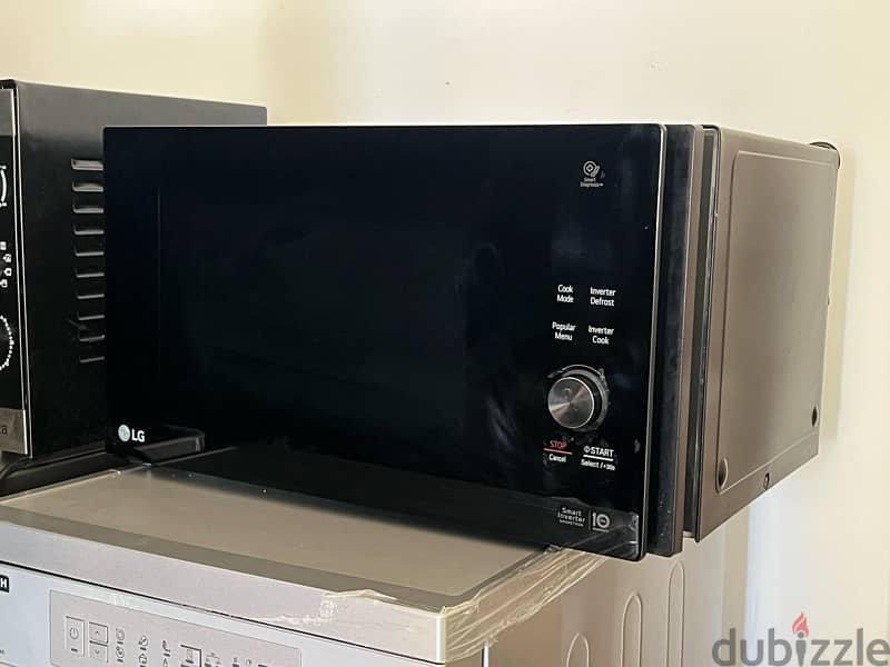 LG microwave 42 litre - Black 0