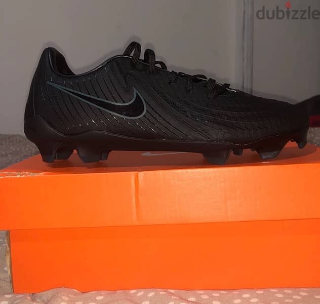 nike phantom gx 2 club soccer shoes 1