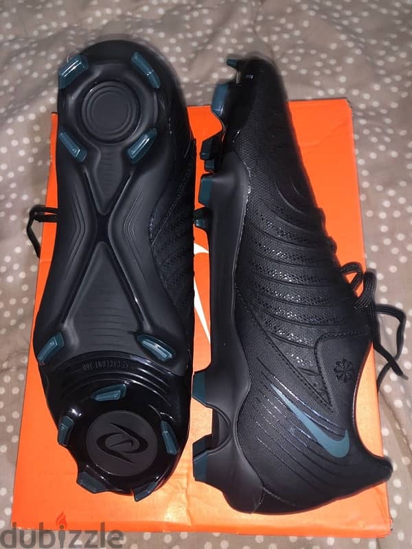 nike phantom gx 2 club soccer shoes 4