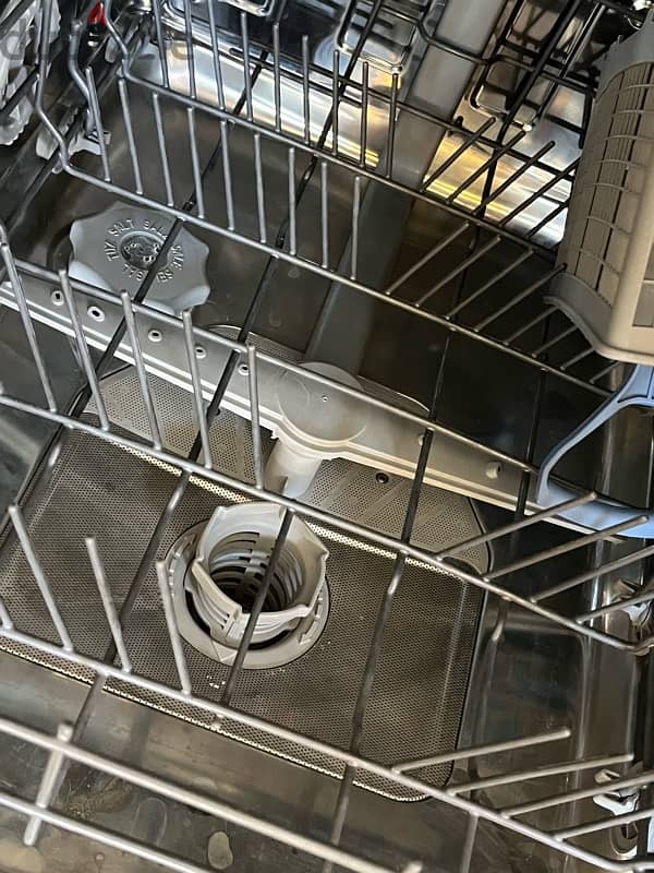 Fresh Dishwasher 45cm Like New 8