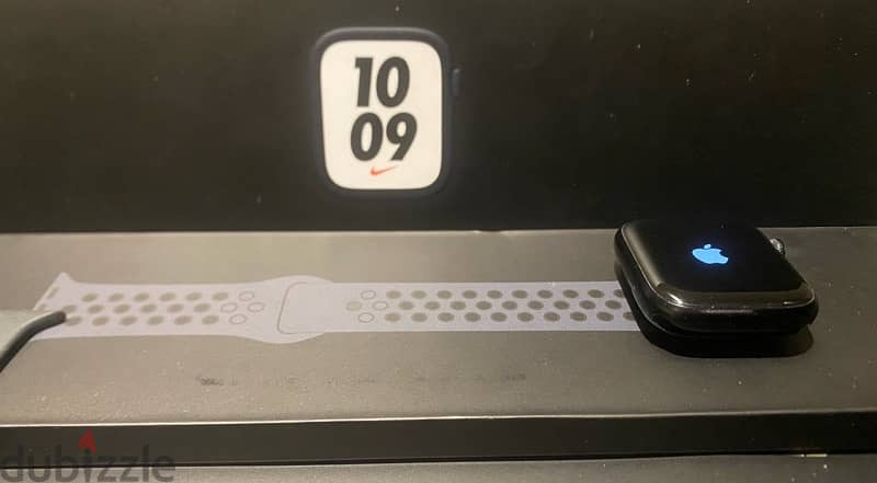 Apple Watch series 7 45mm nike edition 1