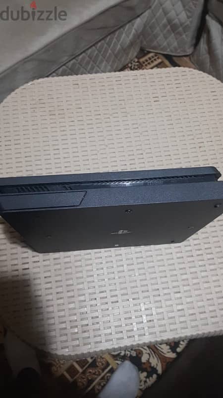 Playstation 4 slim 4