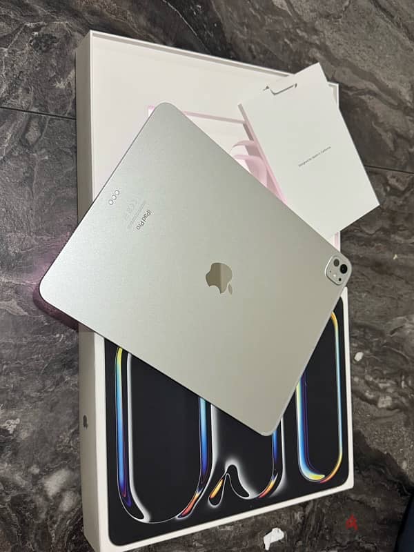 Apple Ipad M4 13 Inch بحالة ممتازه بكل حاجته وجراب وسكرين وضمان ساري 0