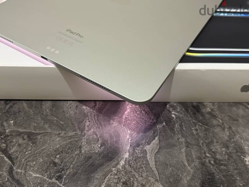 Apple Ipad M4 13 Inch بحالة ممتازه بكل حاجته وجراب وسكرين وضمان ساري 1