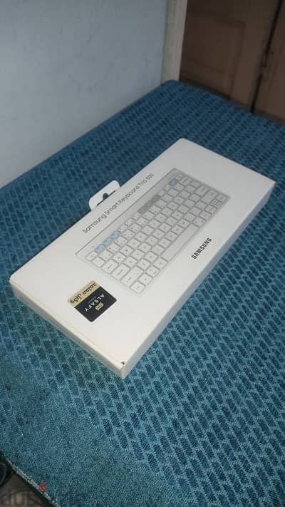 white - AR,EN - Samsung Smart Wireless Keyboard Trio 500