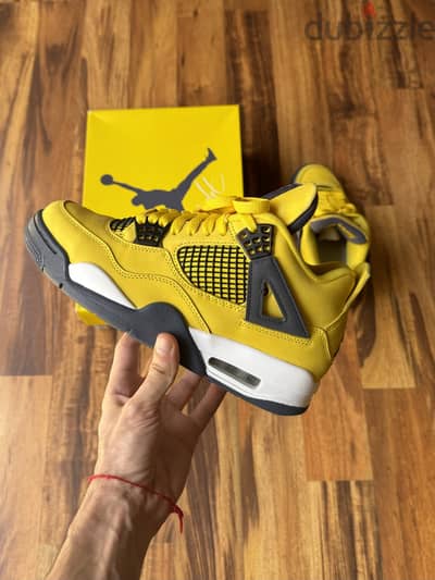 Air Jordan 4 Lightning Authentic - الاصليه