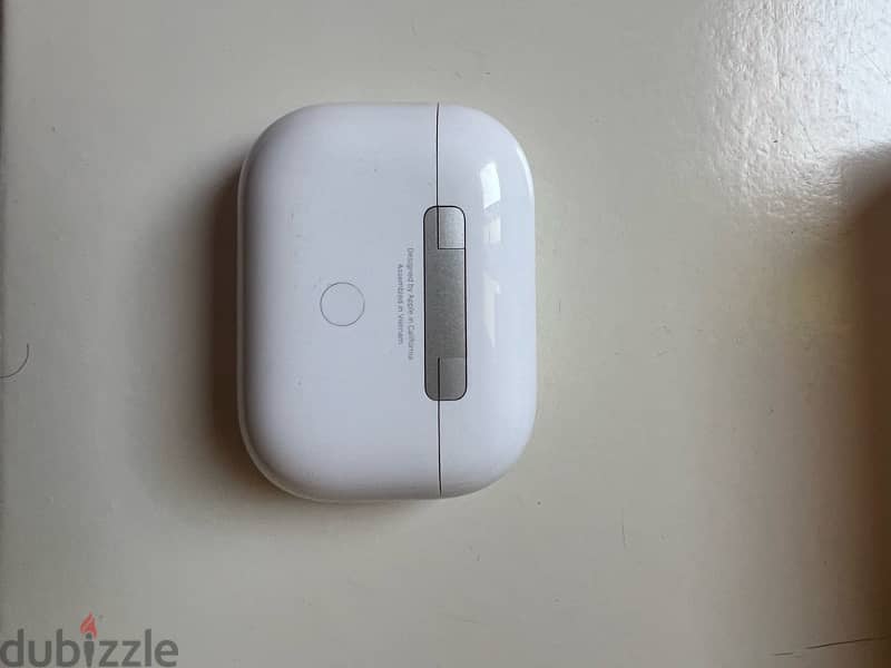 Original apple airpods pro case only 4