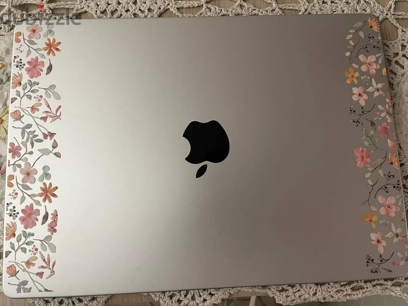 ماكبوك برو M3 ١٤ بوصة سعة الهارد تيرابايت بحالة الجديد MacBook Pro M3 1