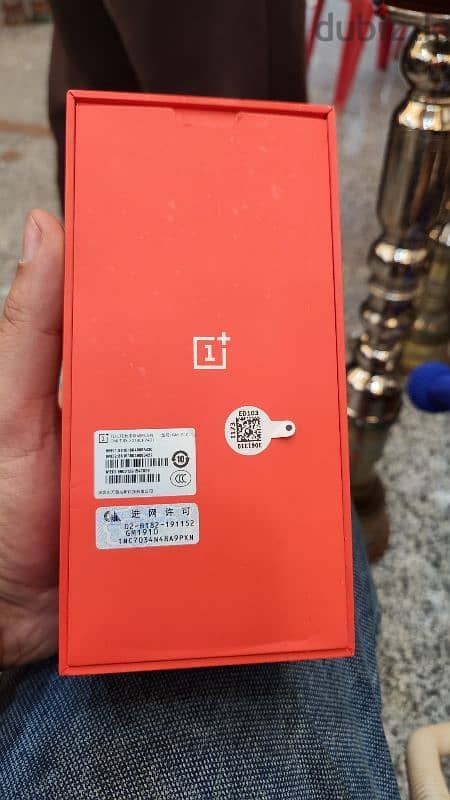 one plus 7pro 256g 12g ram full package يوجد شرخ بسيط في الظهر 3