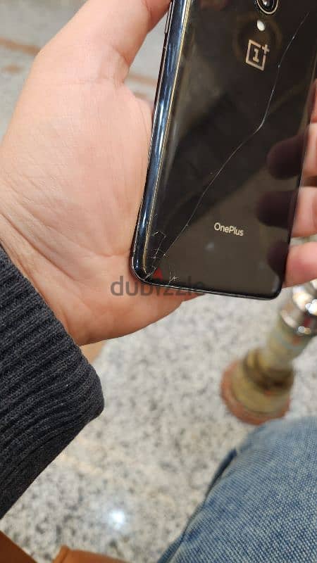 one plus 7pro 256g 12g ram full package يوجد شرخ بسيط في الظهر 6