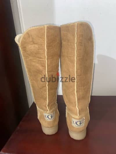 بوت جديد طويل ماركة Ugg مقاس 38