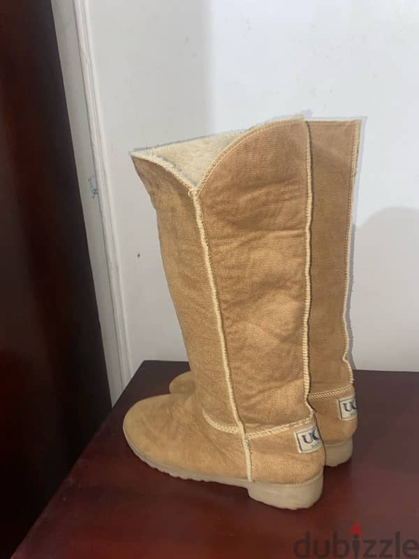 بوت جديد طويل ماركة Ugg مقاس 38 2