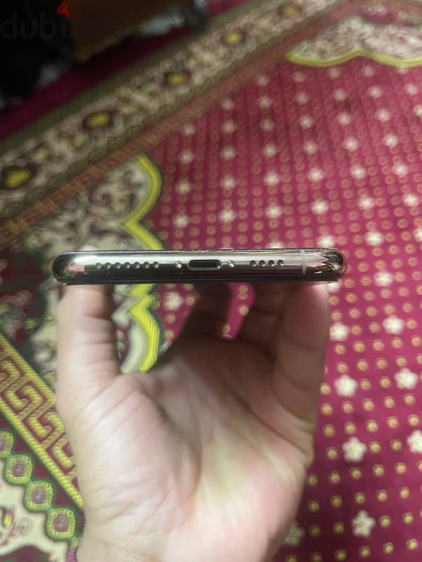 ايفون Xs Max 4