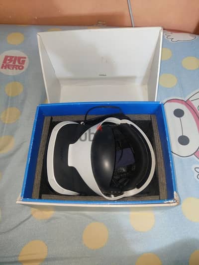 PSVR مستعملة مع كل مشتملاتها