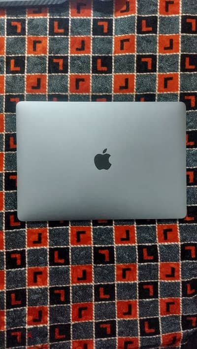 للبيع  شاشة 13   MacBook Pro 2018