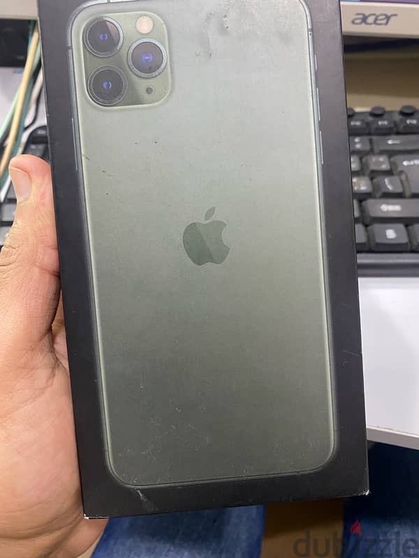 iPhone 11 Pro Max 256G 74% خطين كرتونه 3