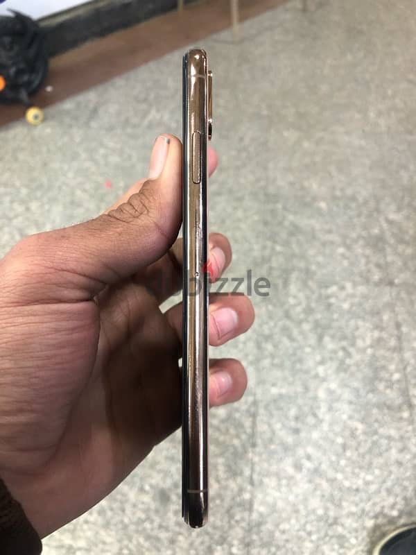 للبيع iPhone XS Max 64GB بحالة ممتازة 2