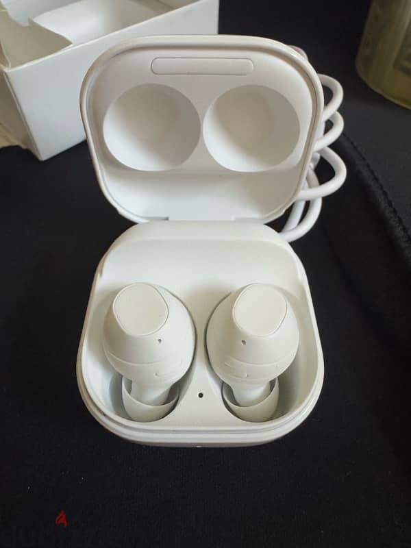 Samsung galaxy buds fe white 3