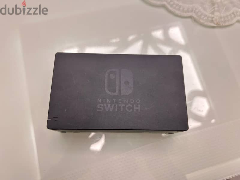 Nintendo Switch V2 (Like New)  // (نينتندو سويتش (مثل الجديد 4