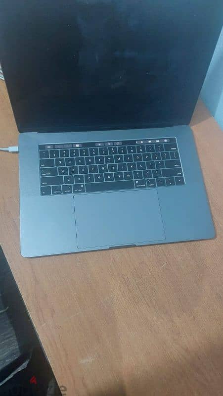 MacBook pro  2018 zero zero 6