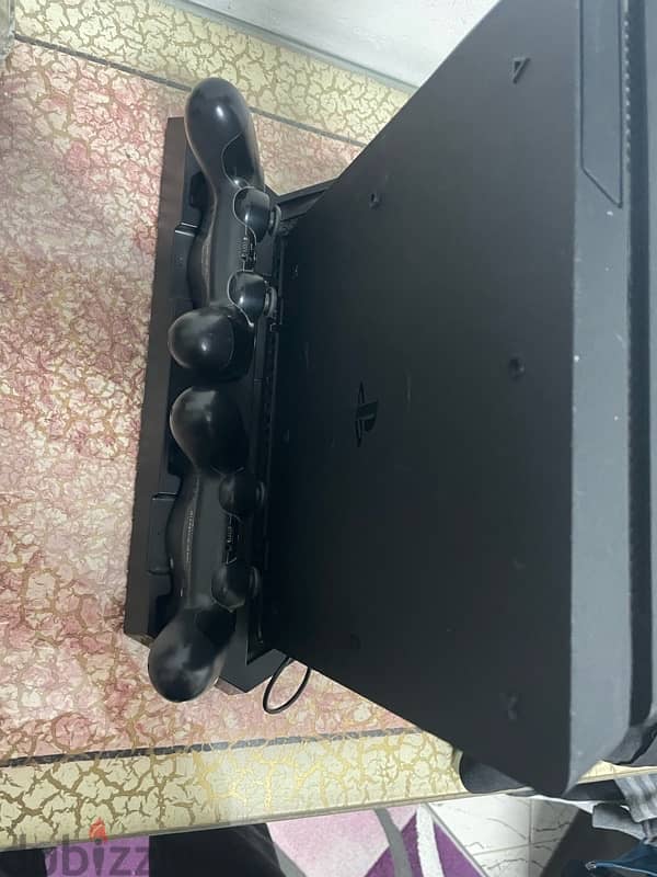 Playstation 4 slim 500G with 2 controllers Original And Stand 14