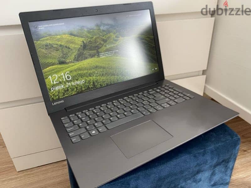 لاب توب Lenovo بحاله ممتازه هارد 1 تيرا رامات 4 جيجا بكارتين شاشه AMD 2