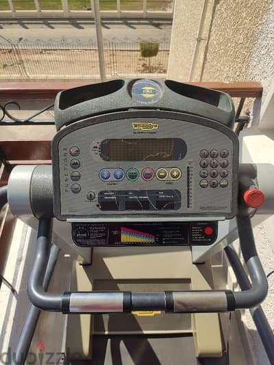 treadmill technogym مكنة ايطالي