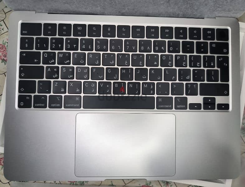 MacBook air M2 100% 16 512 8 C. C Arabic English A+++ with all contents 1