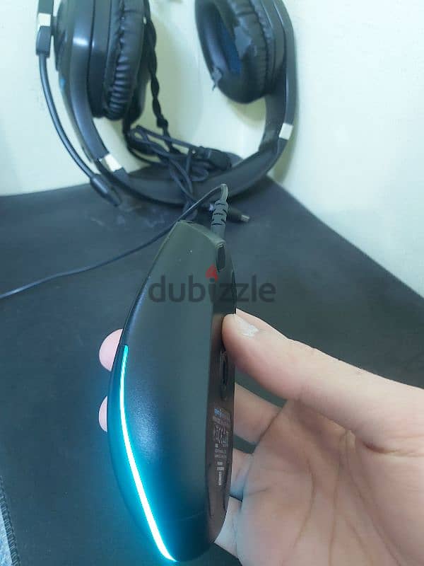 Logitech G PRO wired mouse (Hero 25k sensor). 6