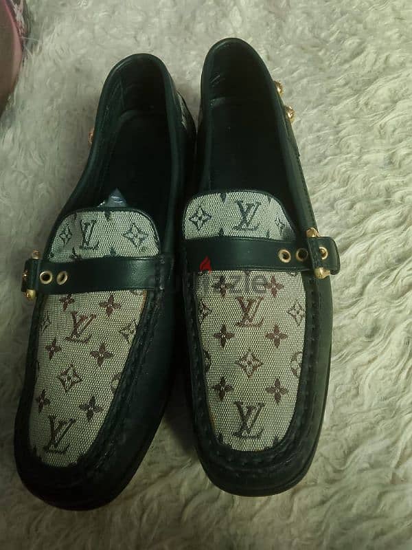 بيع حذاء ماركة LOUIS  VUITTON 0