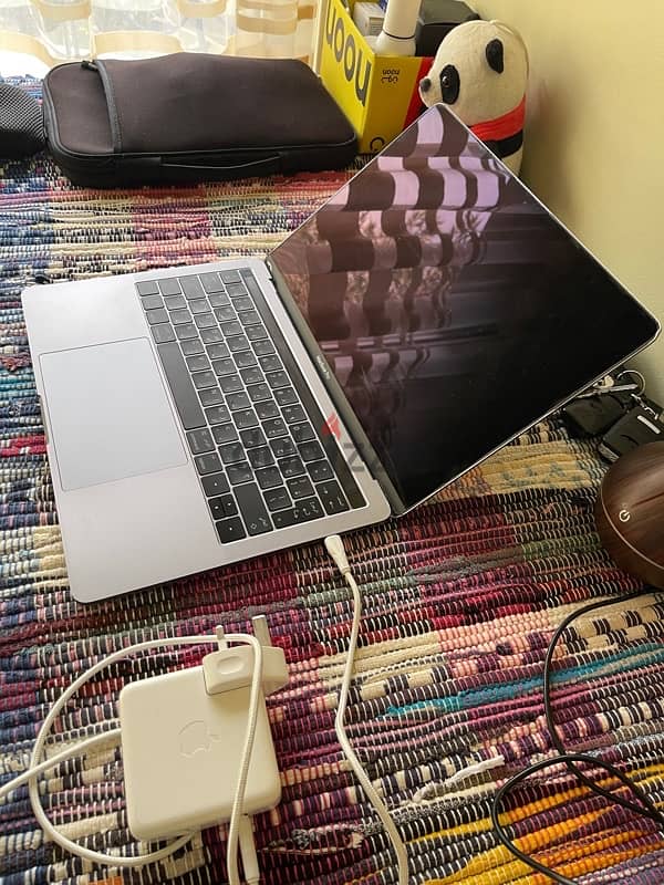 MacBook Pro touch bar 256 gb 13.3 inch - ابل ماكبوك 2