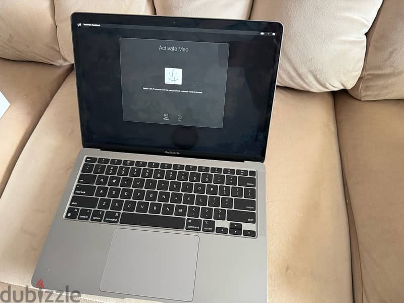 Macbook Air M1, 13 inch, 8gb Ram 1