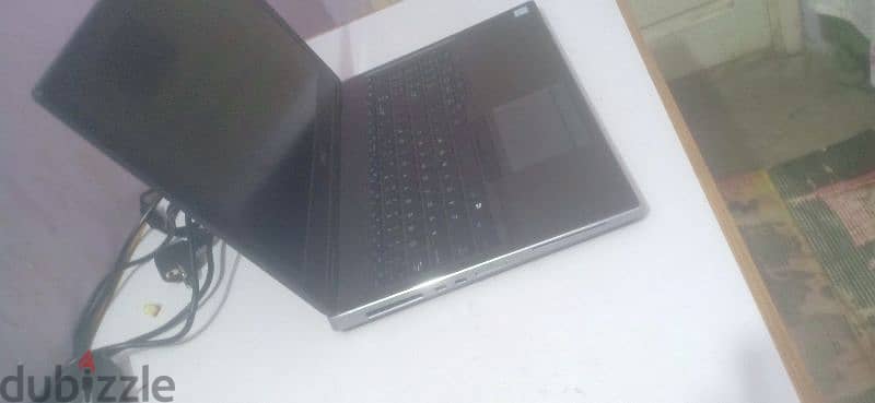 لابتوب dell 1