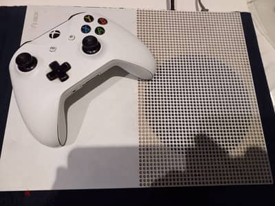 xbox with one controller and fc25 , fortnite,  fall guys and marvel av