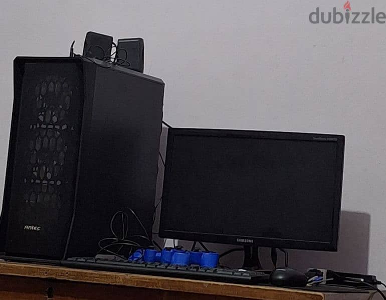 للبيع pc بكل مشتملاته . . امكانيات مناسبة للجرافيك و البرمجة والالعاب 0