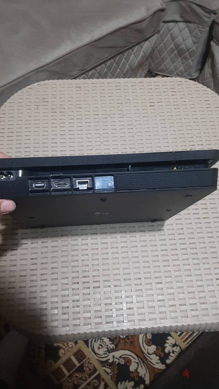 PS4 SLIM 5