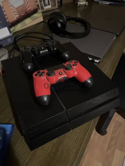 Ps4 fat with 2 controllers