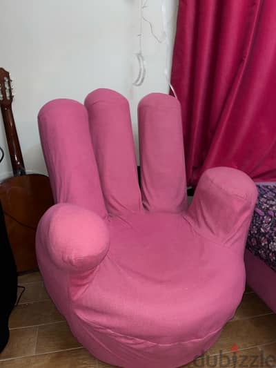 hand shaped chair-كرسي على شكل يد