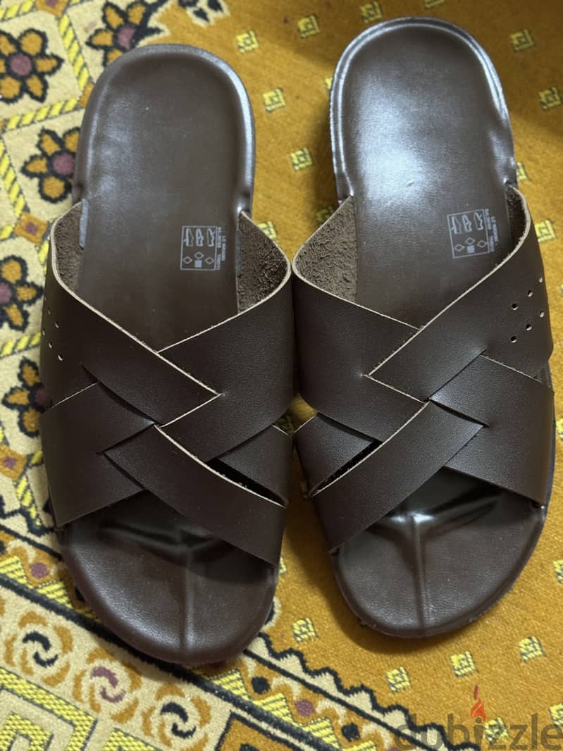 slippers lc جلد بأقل من سعره 1