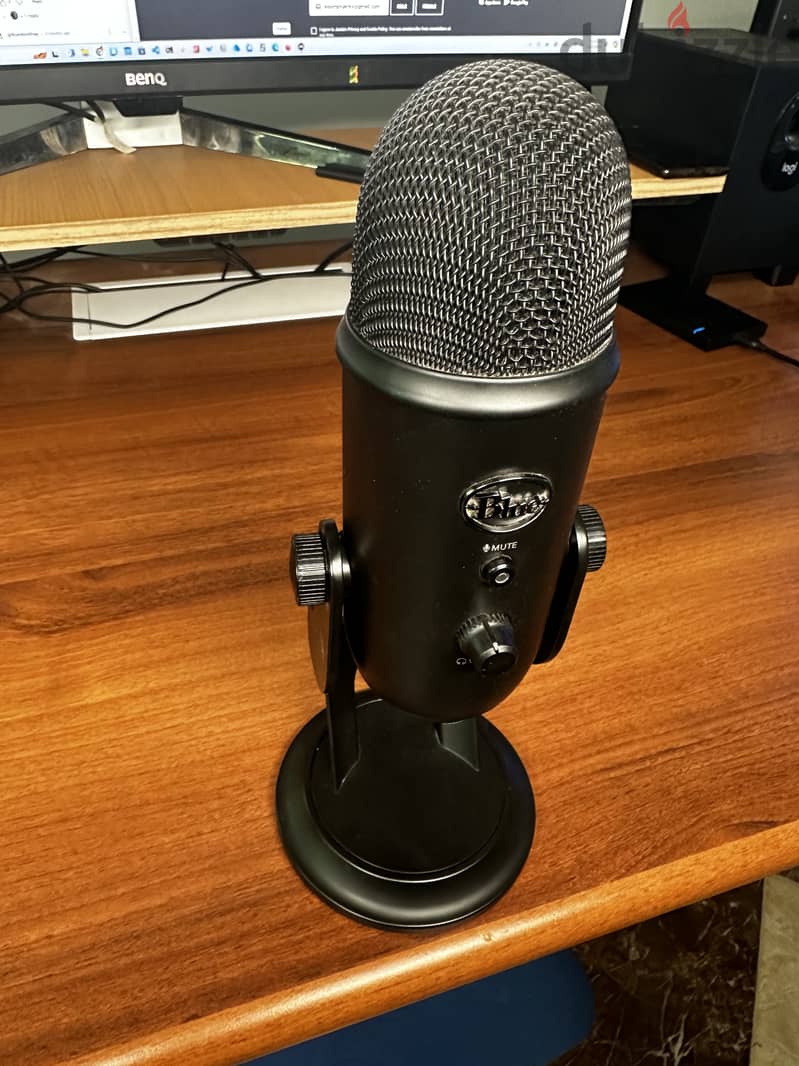 !Blue Yeti USB Microphone - Black, Great Condition 3