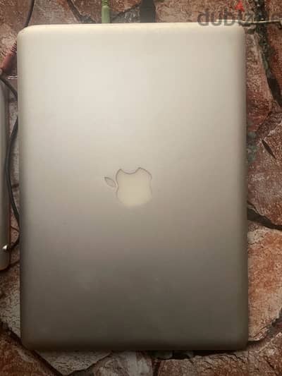 apple macbook pro 2012 500gb ssd محتاج بطاريه