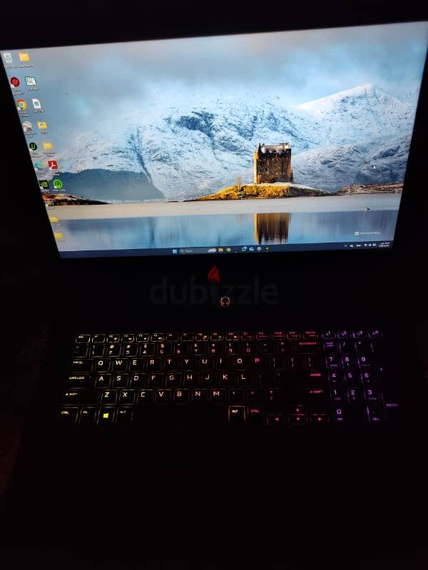 Dell Alienware M17, RTX 2070 with Max-Q, Gaming, 1TB SSD, 32 GB Ram 3