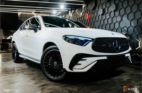 Mercedes Benz GLC 300 Premium plus 2025 / الوحيدة ابيض فرش أحمر / فوري