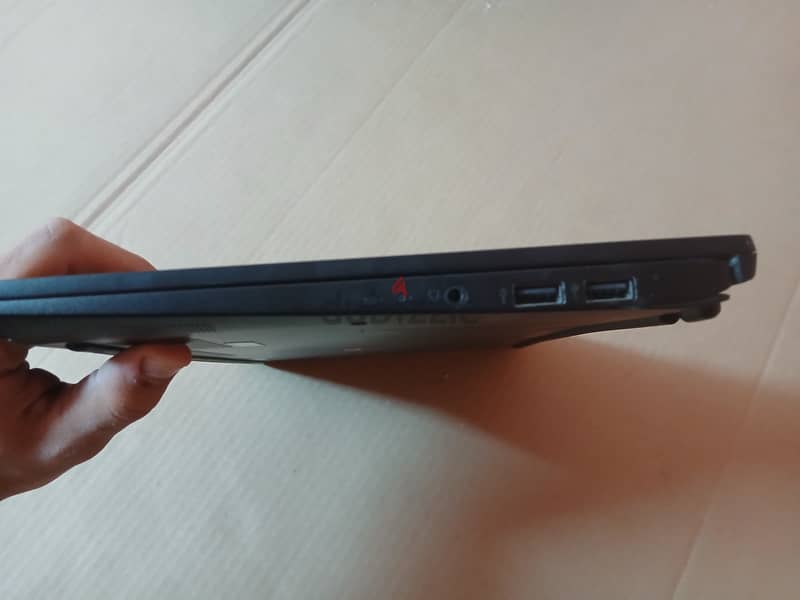 Laptop MSI modern 14 b4mw 3