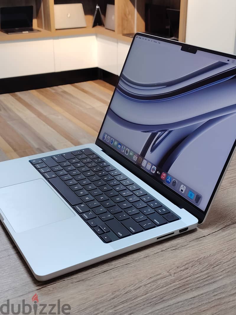 MacBook M3pro (14 inch, 18gb ram) 1