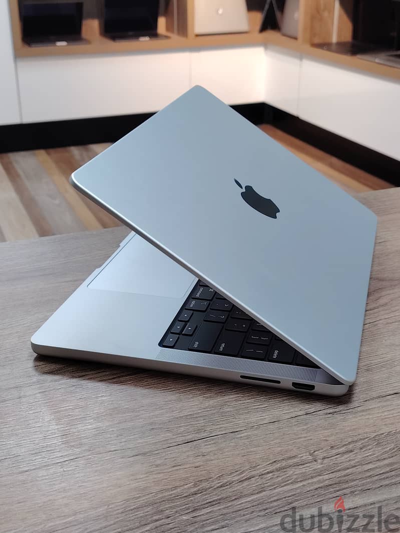 MacBook M3pro (14 inch, 18gb ram) 2