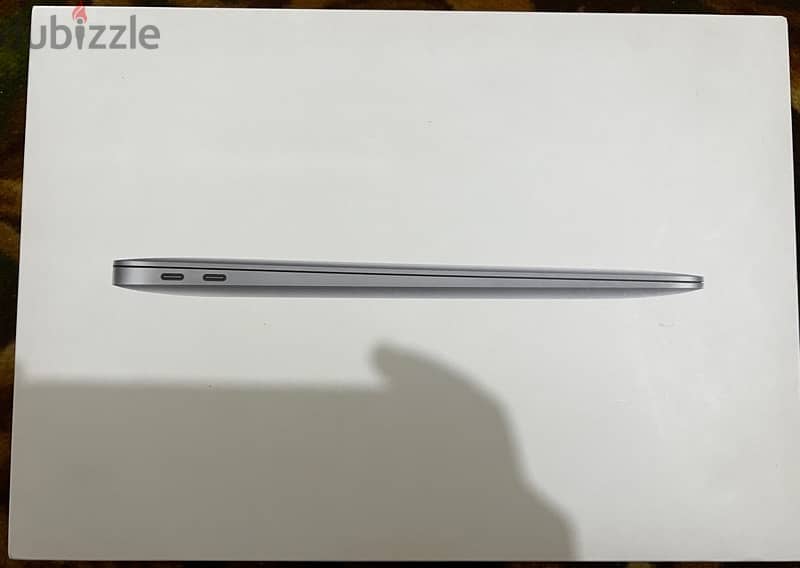 MacBook Air 13 inch - M1 - Space Gray 3