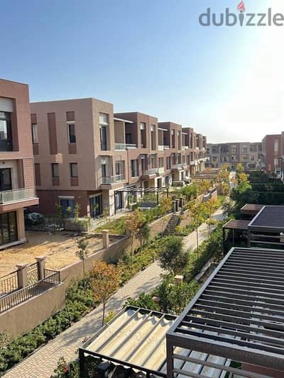 last town house 258m in district 5 marakez اخر فيلا ف التجمع ديستريكت5