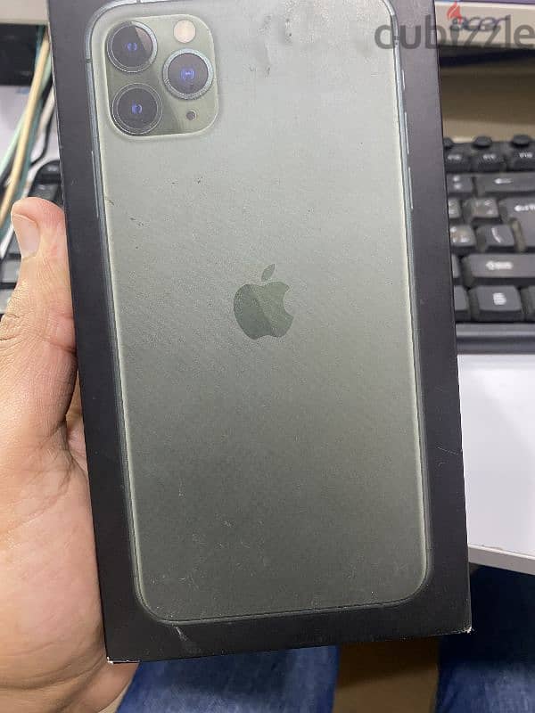 iPhone 11 Pro Max Dual Sim 256G 74% خطين كرتونه 1