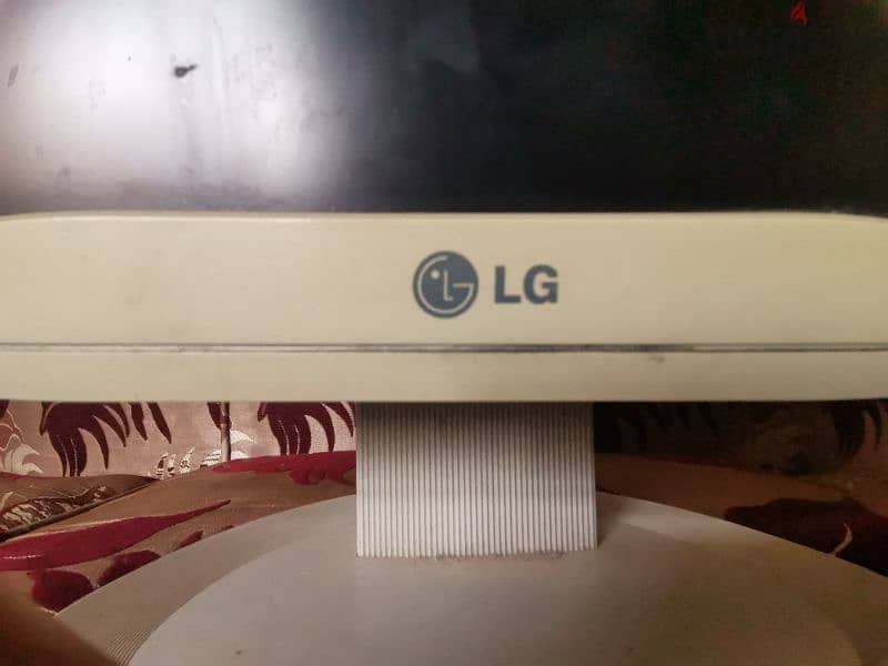 شاشه lg عشرين بوصه 1